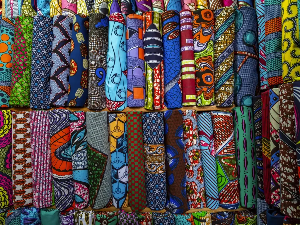 Pagnes wax aux motifs colorés