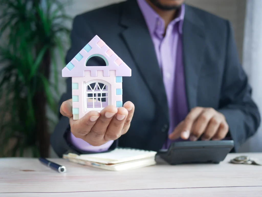 Investisseur étudiant un projet immobilier