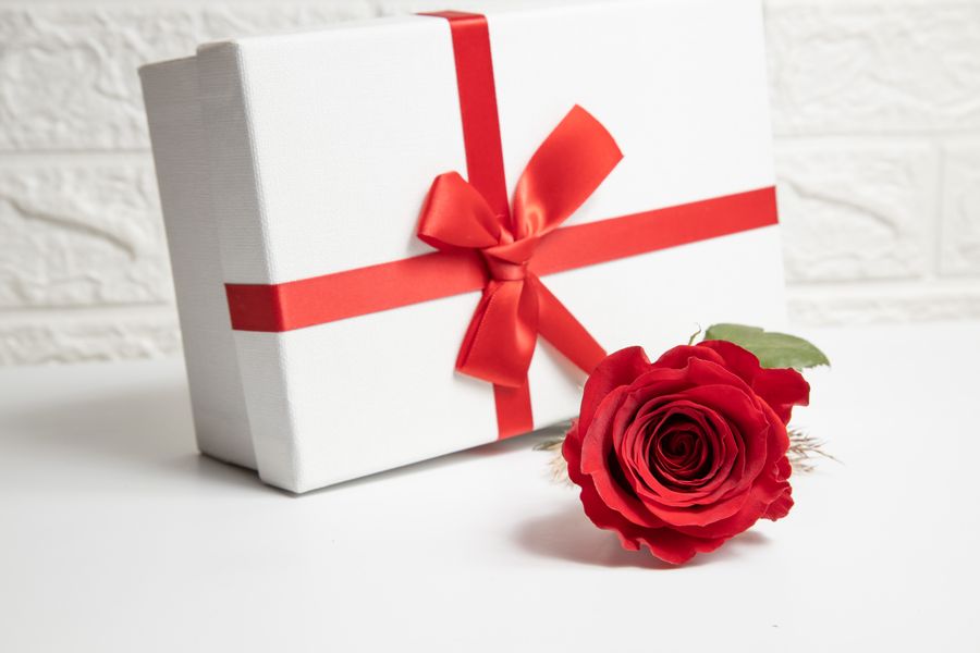 Coffret cadeau ruban et rose